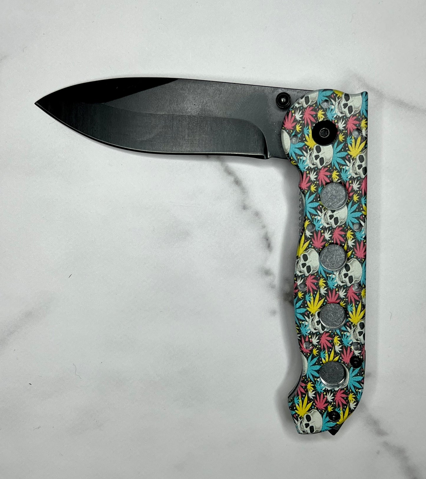 Spring Assisted Knife SKULLS WITH MARYJANE LEAF